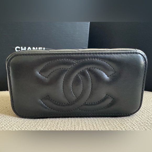 Chanel Black Quilted Vanity Case with Gold Hardware - Picture 7 of 16